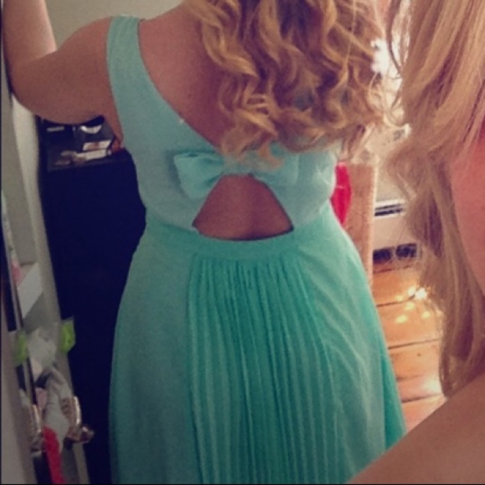 👗Open Back Bow Dress